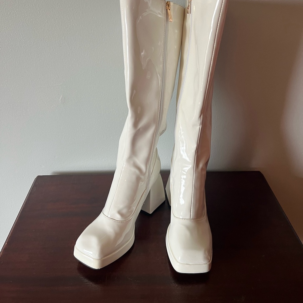 Woman’s White Patent Knee-High Block Heel Boots 70s inspired size 38 (7.5-8)
